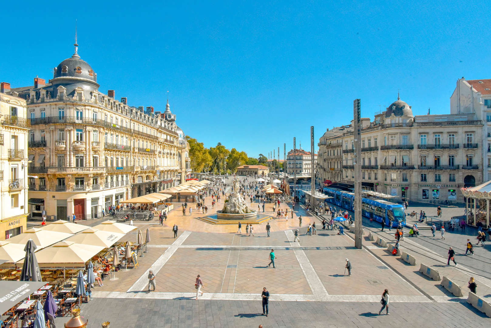 Place-de-la-comedie_free_format.jpg